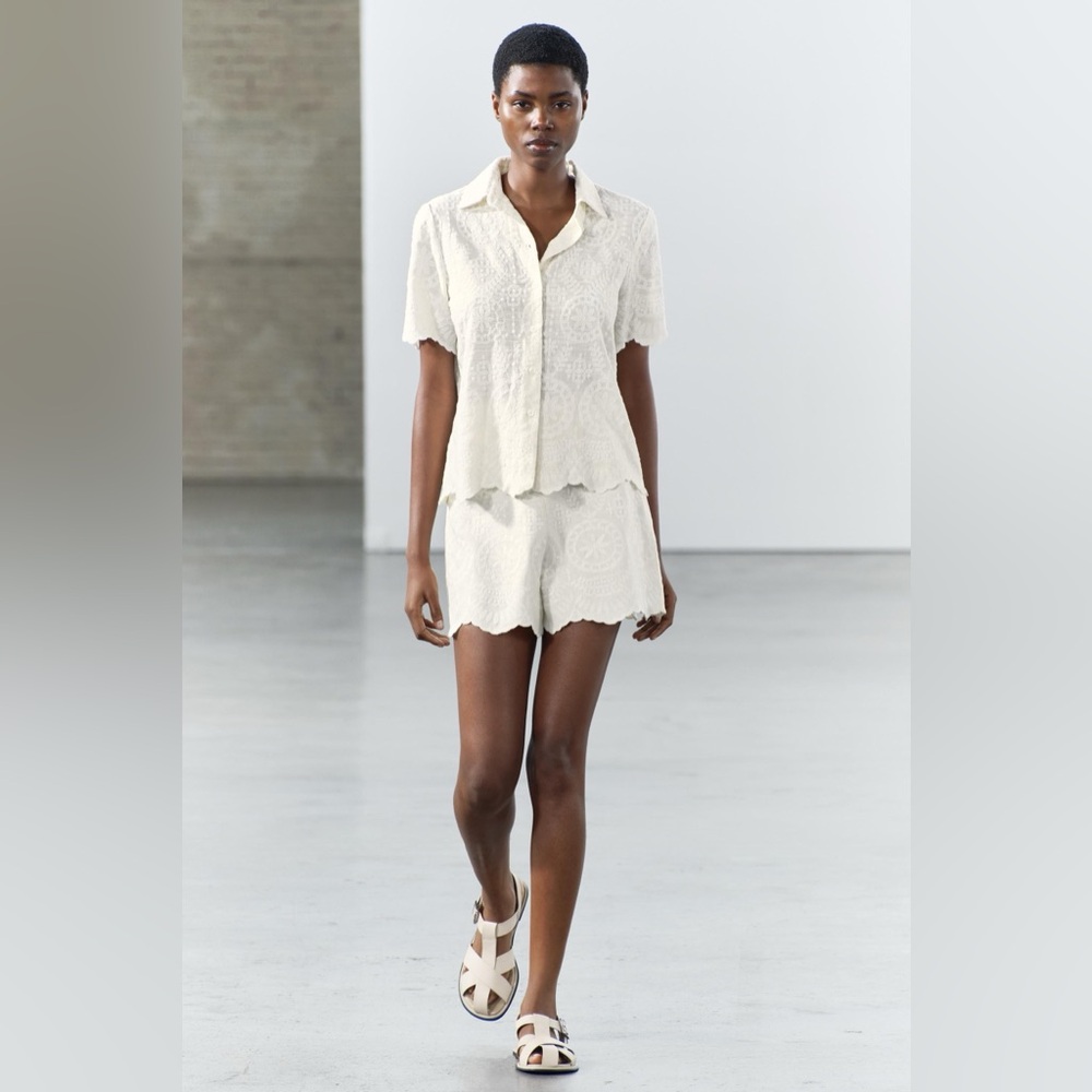 Zara
EMBROIDERED SHIRT ZW COLLECTION